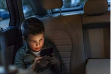  Ученые выяснили, что обучение цифровой грамотности эффективнее запретов на гаджеты. 5 советов для родителей