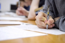 Тестирование абитуриентов, поступающих в вузы РФ по квоте, перенесли на май