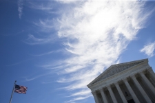 Верховный суд США разрешил ввести запрет на въезд граждан шести стран