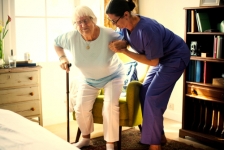 Новое об иностранных сиделках в Израиле: срок рабочей визы будет увеличен