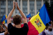 Больше трети взрослого населения Молдовы хочет покинуть страну